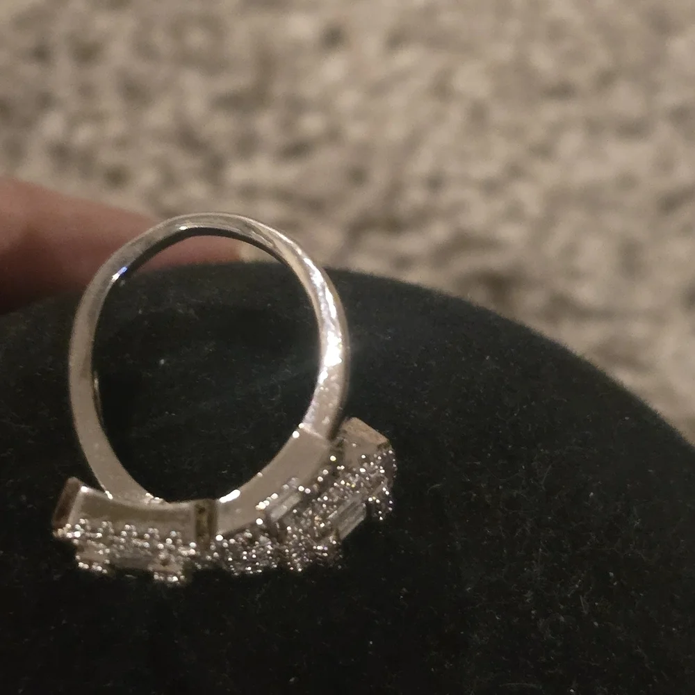 Elegant Silver Women's Ring